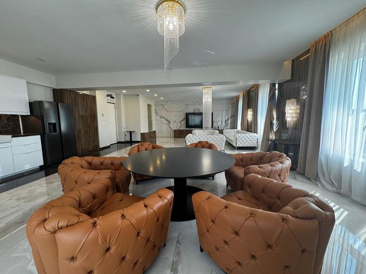 Apartament cu 3 camere decomandat în P-ta Presei Libere