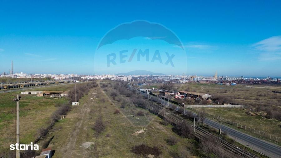 Teren de 35912 mp, în Sud