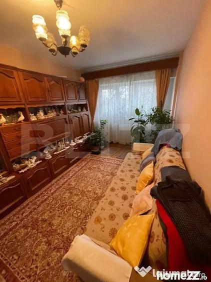 Apartament cu 4 camere decomandat în Micro 17