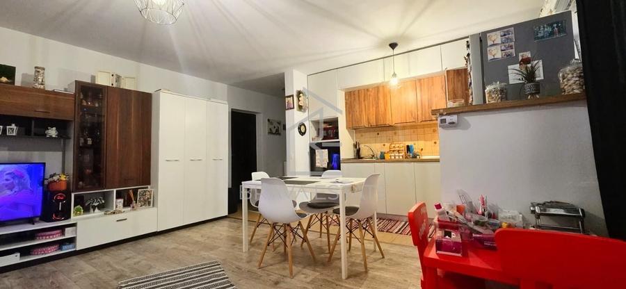 Apartament cu 2 camere semidecomandat, mobilat în Florești