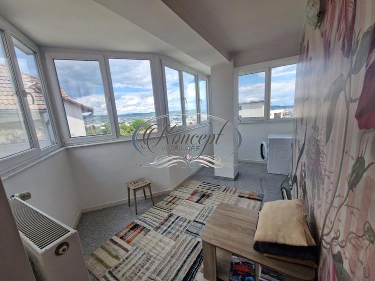 Apartament cu 3 camere semidecomandat, mobilat în Andrei Mureșanu