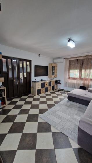 Casă individuală cu 5 camere cu Garaj în Berceni