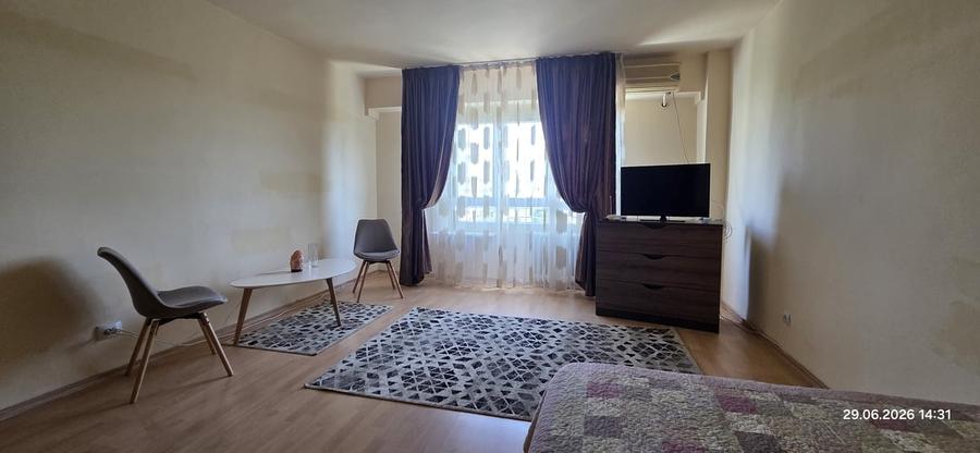 Garsonieră decomandată în Costin Georgian