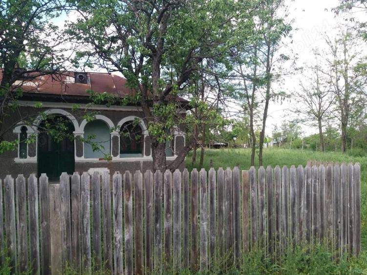Casă cu 4 camere cu Teren 1450 Mp în Râmnicelu