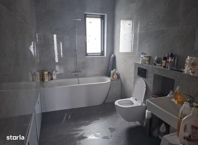 Casă cu 3 camere cu Canalizare în Central