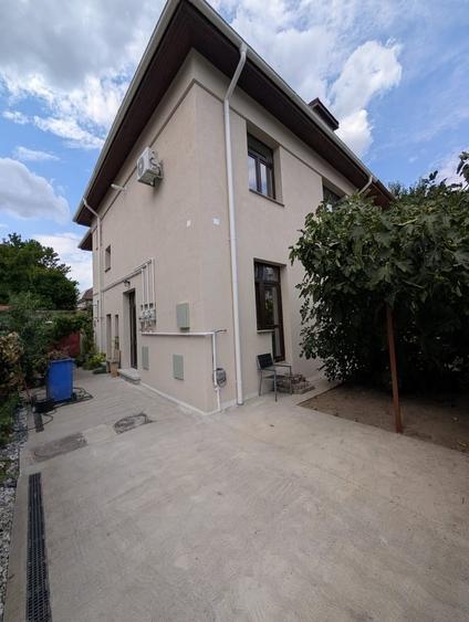 Apartament cu 5 camere decomandat în Floreasca