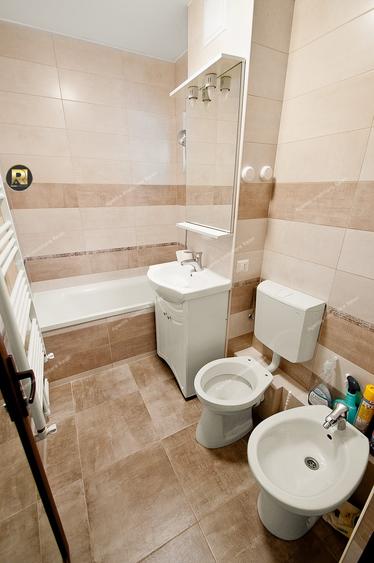 Apartament cu 3 camere semidecomandat în Micro 40