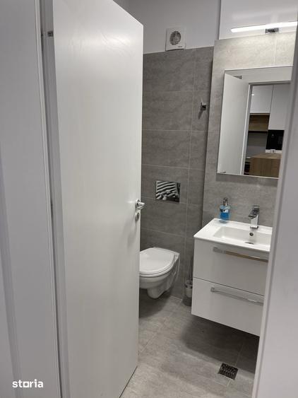 Garsonieră decomandată în Titan