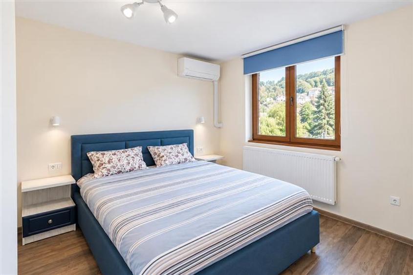 Apartament cu 3 camere decomandat, mobilat în Centrul Istoric