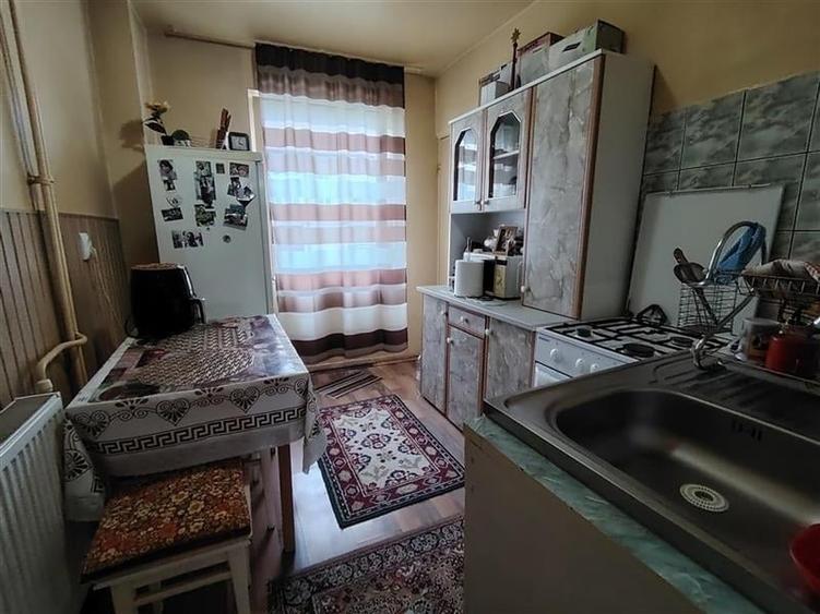 Apartament cu 4 camere decomandat, mobilat în Vest