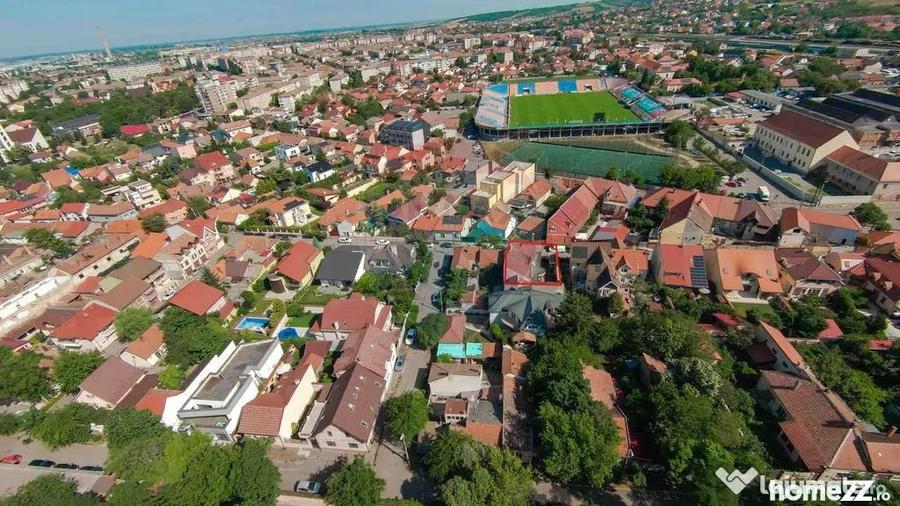Casă cu 7 camere cu Teren 380 Mp în Decebal
