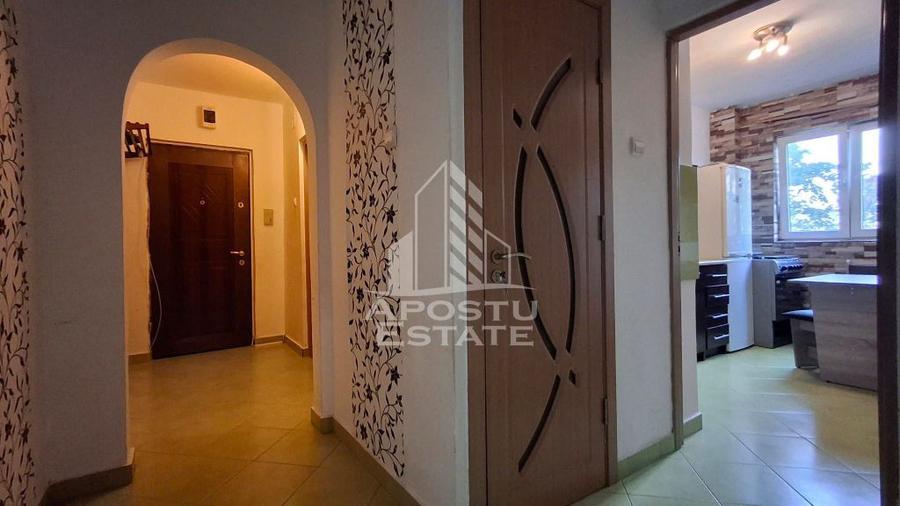 Apartament cu 3 camere semidecomandat în Miorița