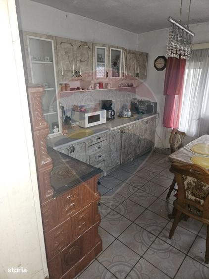 Casă cu 4 camere în Prislop