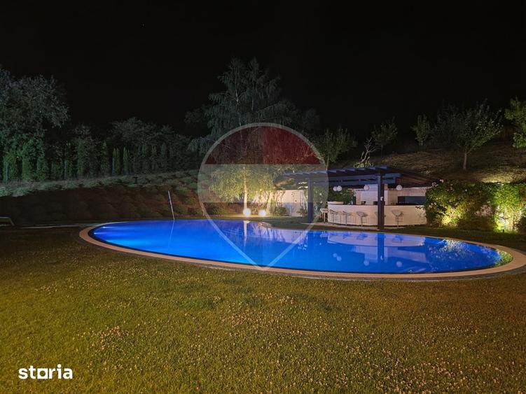 Casă cu Teren 3732 Mp în Aiton