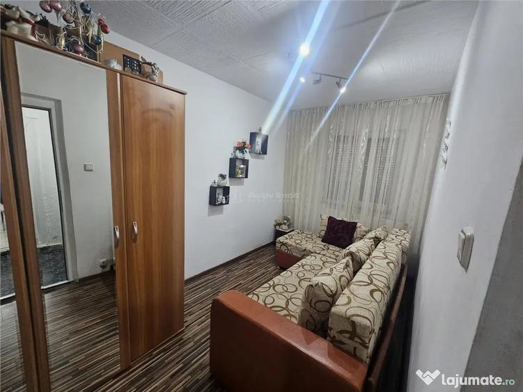 Garsonieră decomandată în Central
