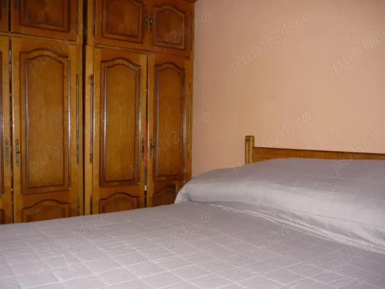 Apartament cu 3 camere decomandat în Fetești-Gară