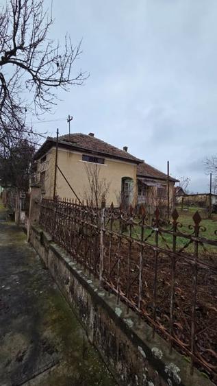 Casă individuală cu 3 camere cu Canalizare în Oar