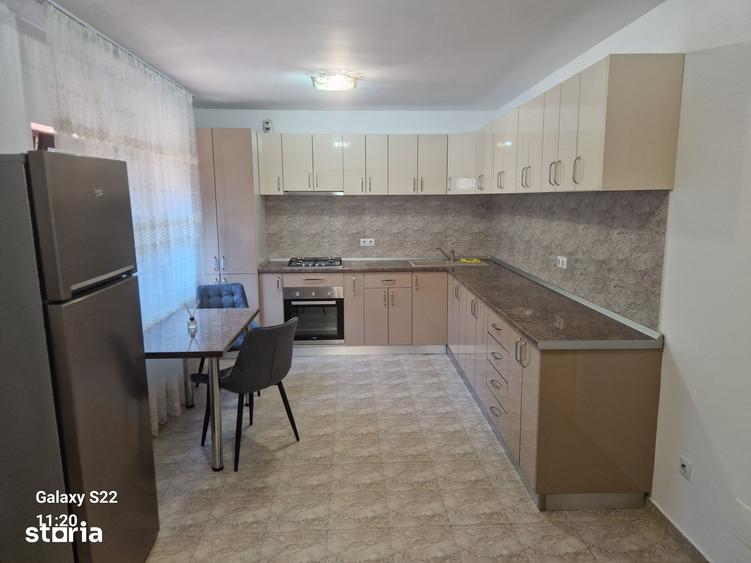 Casă cu 5 camere cu Teren 300 Mp în Roșu