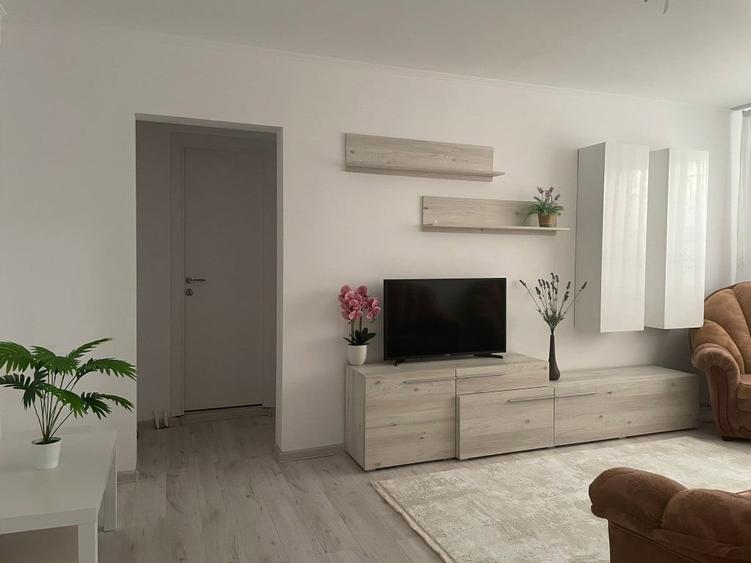 Apartament cu 3 camere decomandat în Berceni