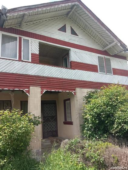 Casă cu 5 camere cu Teren 1030 Mp în Măneciu