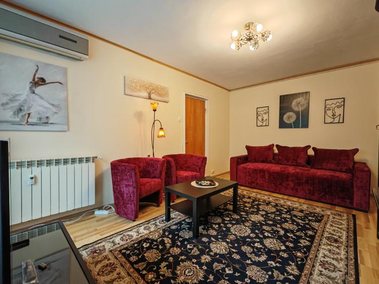 Apartament cu 3 camere semidecomandat în Titan