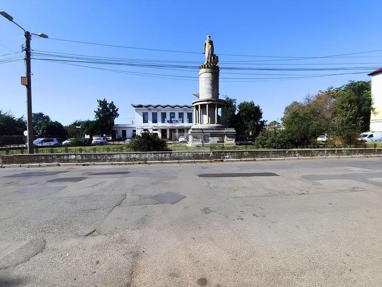 Casă individuală cu 6 camere cu Canalizare în Sud
