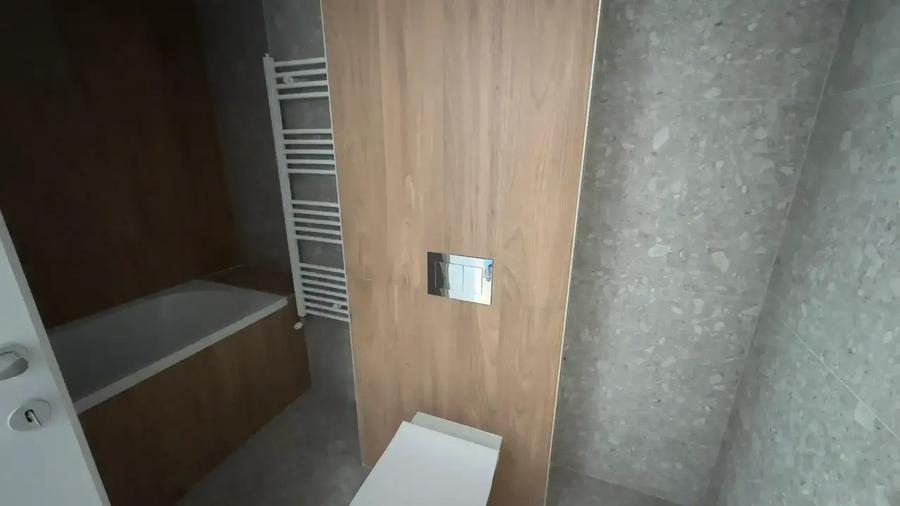 Apartament cu 3 camere semidecomandat în 13 Septembrie