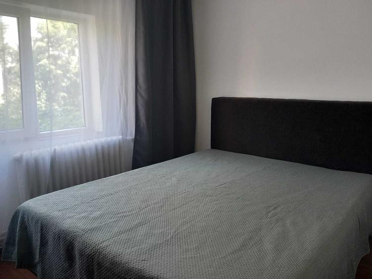 Apartament cu 2 camere semidecomandat în Craiovița Nouă