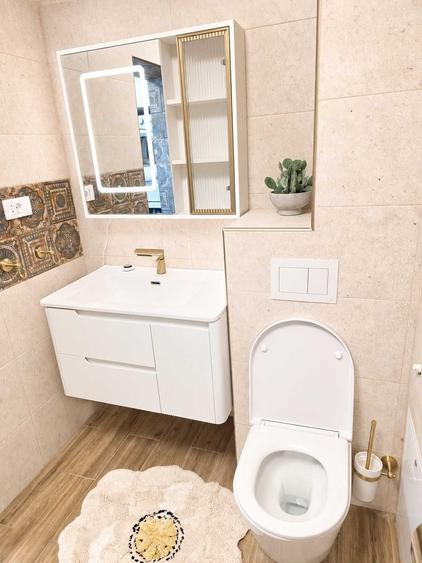 Apartament cu 4 camere decomandat în Central