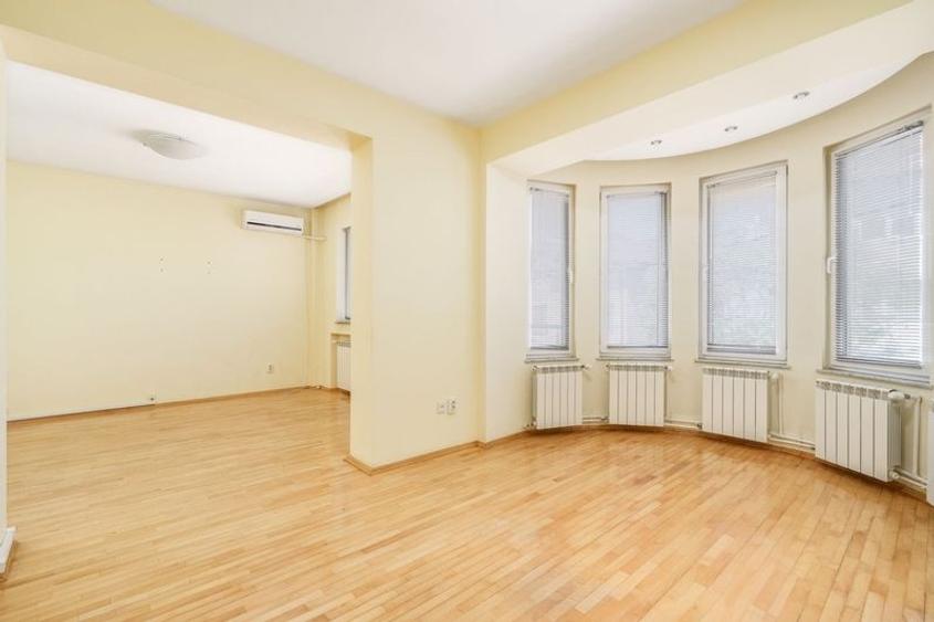 Casă cu 5 camere cu Canalizare în Barbu Văcărescu