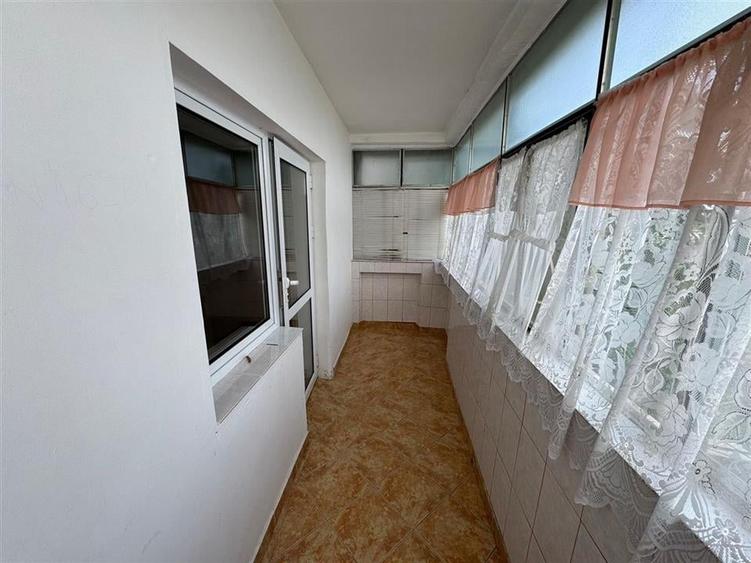 Apartament cu 3 camere decomandat în Câmpineanca