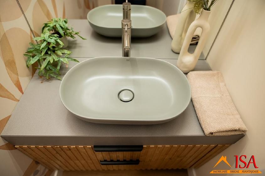 Apartament cu 3 camere decomandat în Lazaret