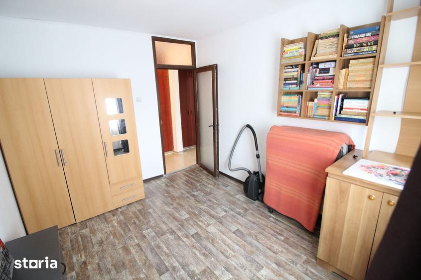 Apartament cu 3 camere decomandat în Siderurgiștilor