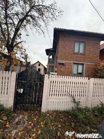Casă cu 6 camere cu Teren 270 Mp în Central