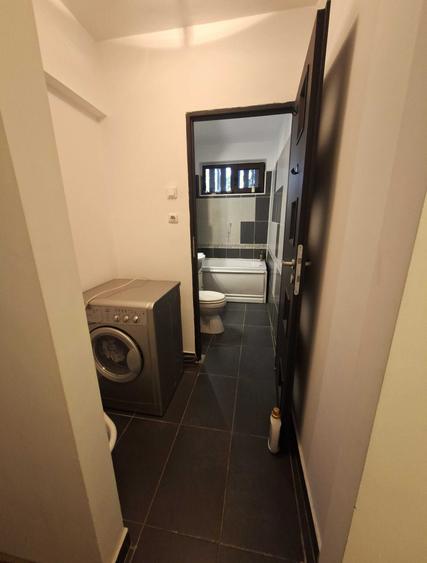 Apartament cu 3 camere decomandat în Exterior Vest