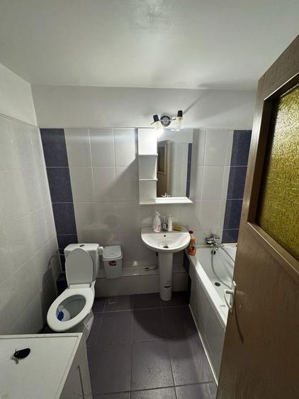 Apartament cu 2 camere decomandat în Domnești