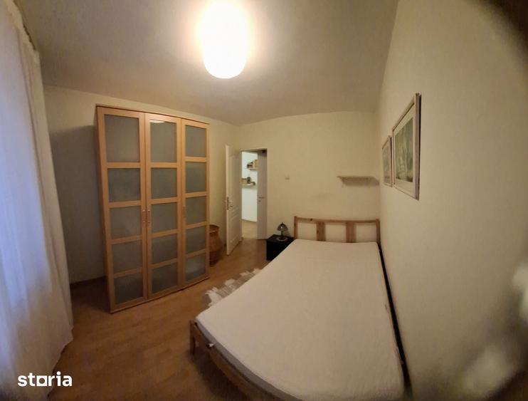 Apartament cu 3 camere în Intim
