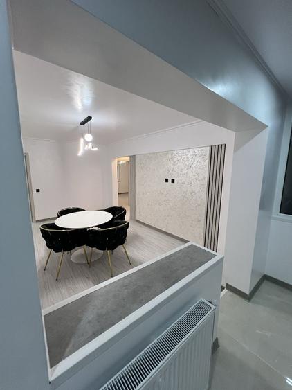 Apartament cu 4 camere decomandat în Central
