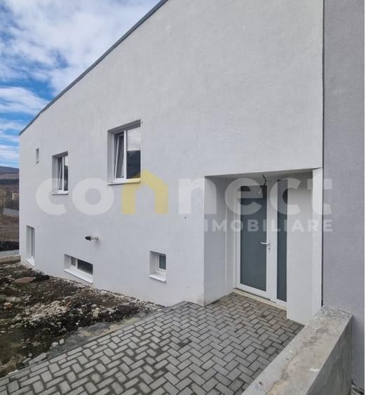 Duplex cu 5 camere cu Canalizare în Iris