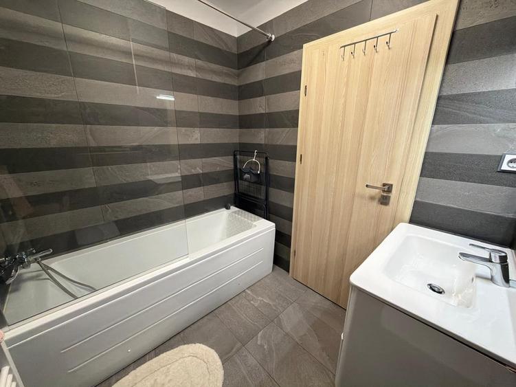 Apartament cu 3 camere semidecomandat, mobilat în Gheorgheni