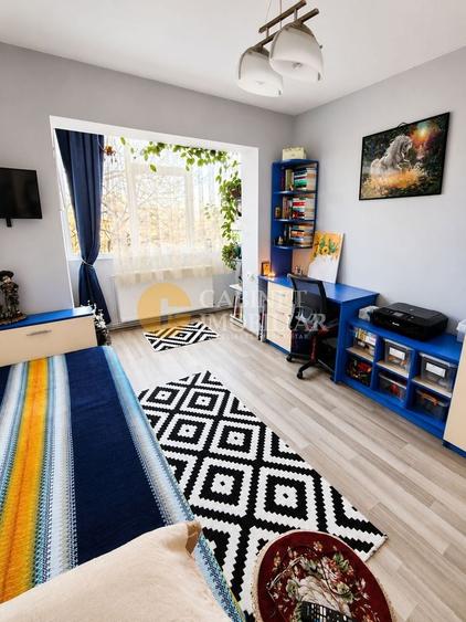 Apartament cu 4 camere semidecomandat în Tătărași