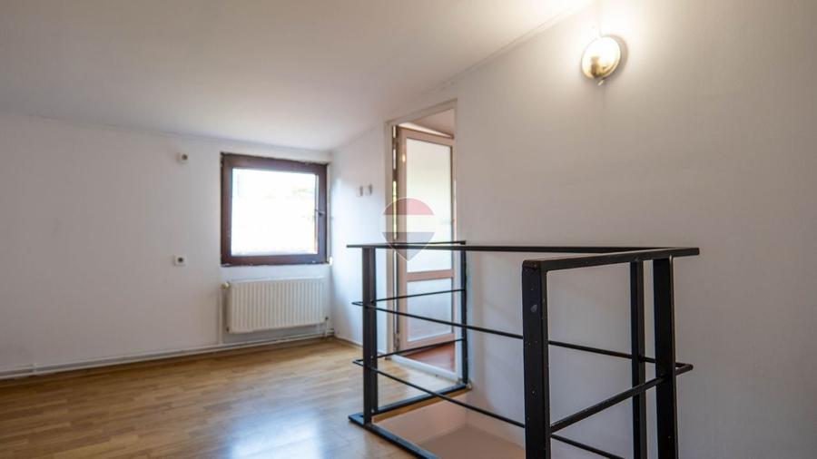 Casă individuală cu 9 camere cu Teren 160 Mp în Chitila
