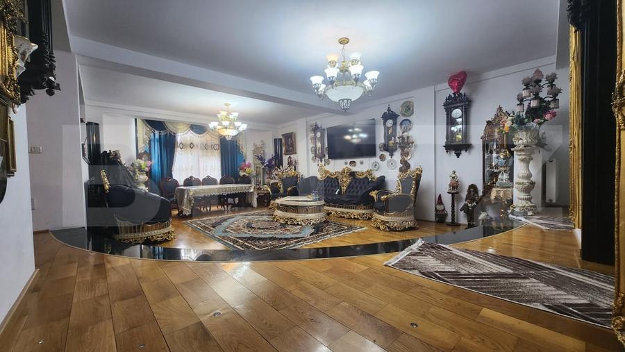 Casă individuală cu 7 camere cu Canalizare în Central