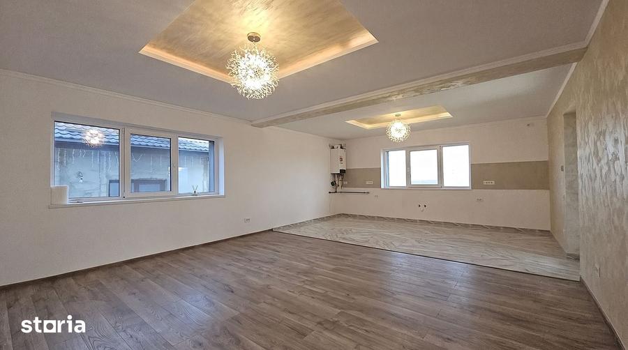 Casă cu 5 camere cu Teren 500 Mp în Exterior Vest