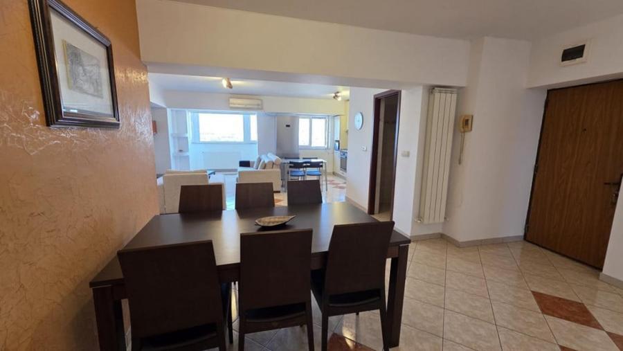 Apartament cu 3 camere semidecomandat în Unirii