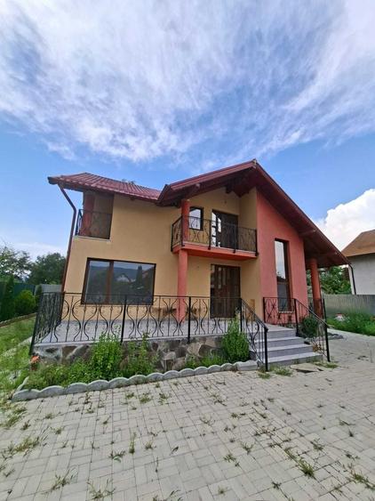 Casă cu 4 camere cu Teren 1400 Mp în Cristian