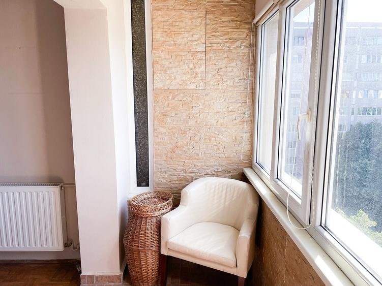 Apartament cu 2 camere semidecomandat, mobilat în Titan