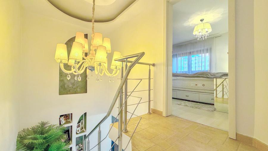 Penthouse cu 4 camere decomandat, mobilat în Gemenii