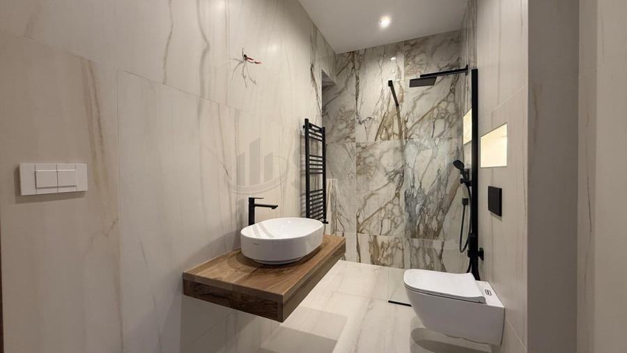 Apartament cu 4 camere decomandat, mobilat în Central