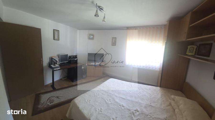 Casă cu 4 camere în Central